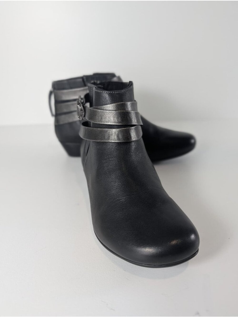 Taos Women's Black Leather Ankle Boots with Metallic Straps Size 7
